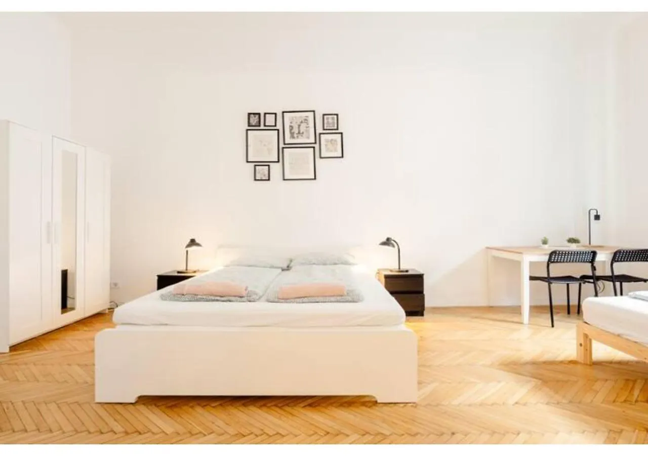 Downtown Apartment With Balcony Budapest Hungary