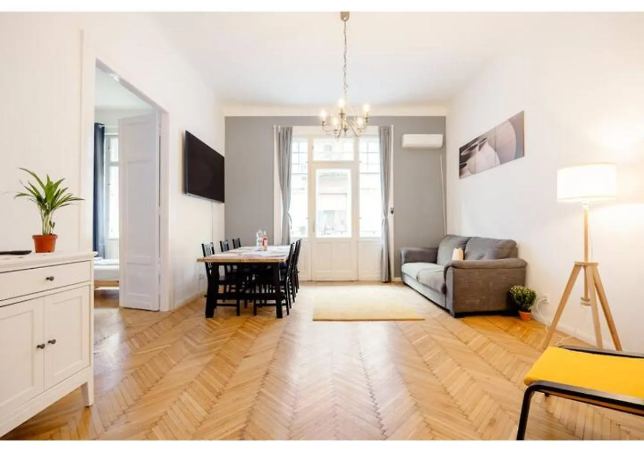 Downtown Apartment With Balcony Budapest