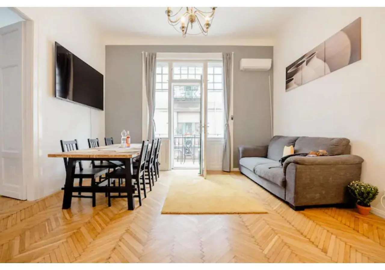 Downtown Apartment With Balcony location