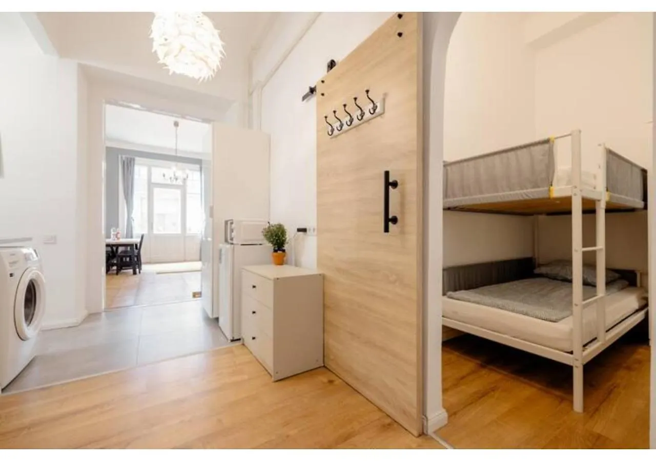 Downtown Apartment With Balcony Budapest