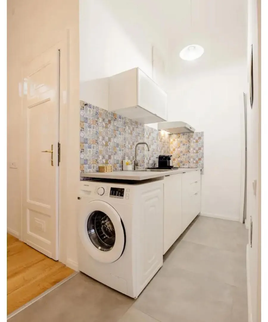 Downtown Apartment With Balcony Budapest Hungary